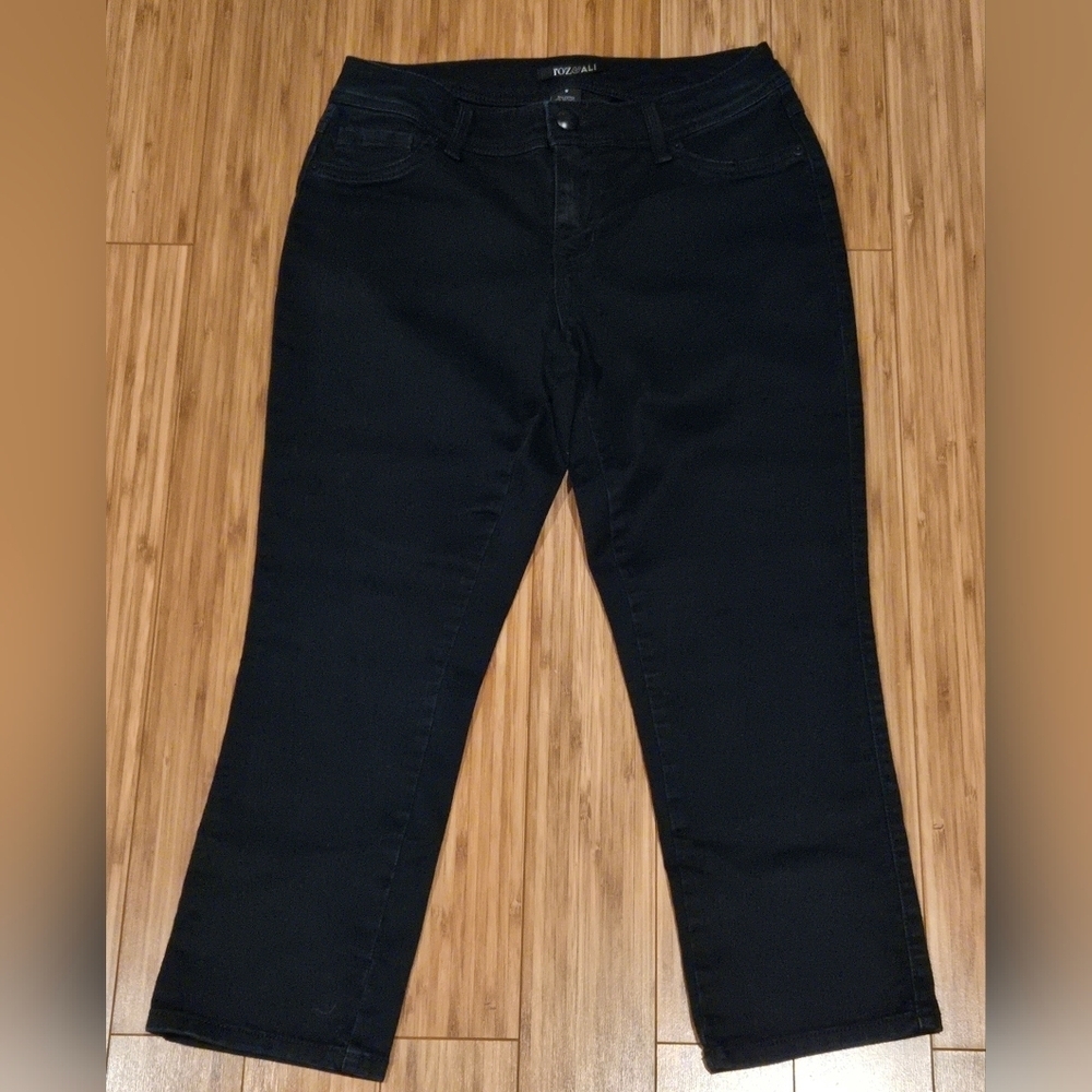 Roz & Ali Women's Straight Leg Cropped Jeans